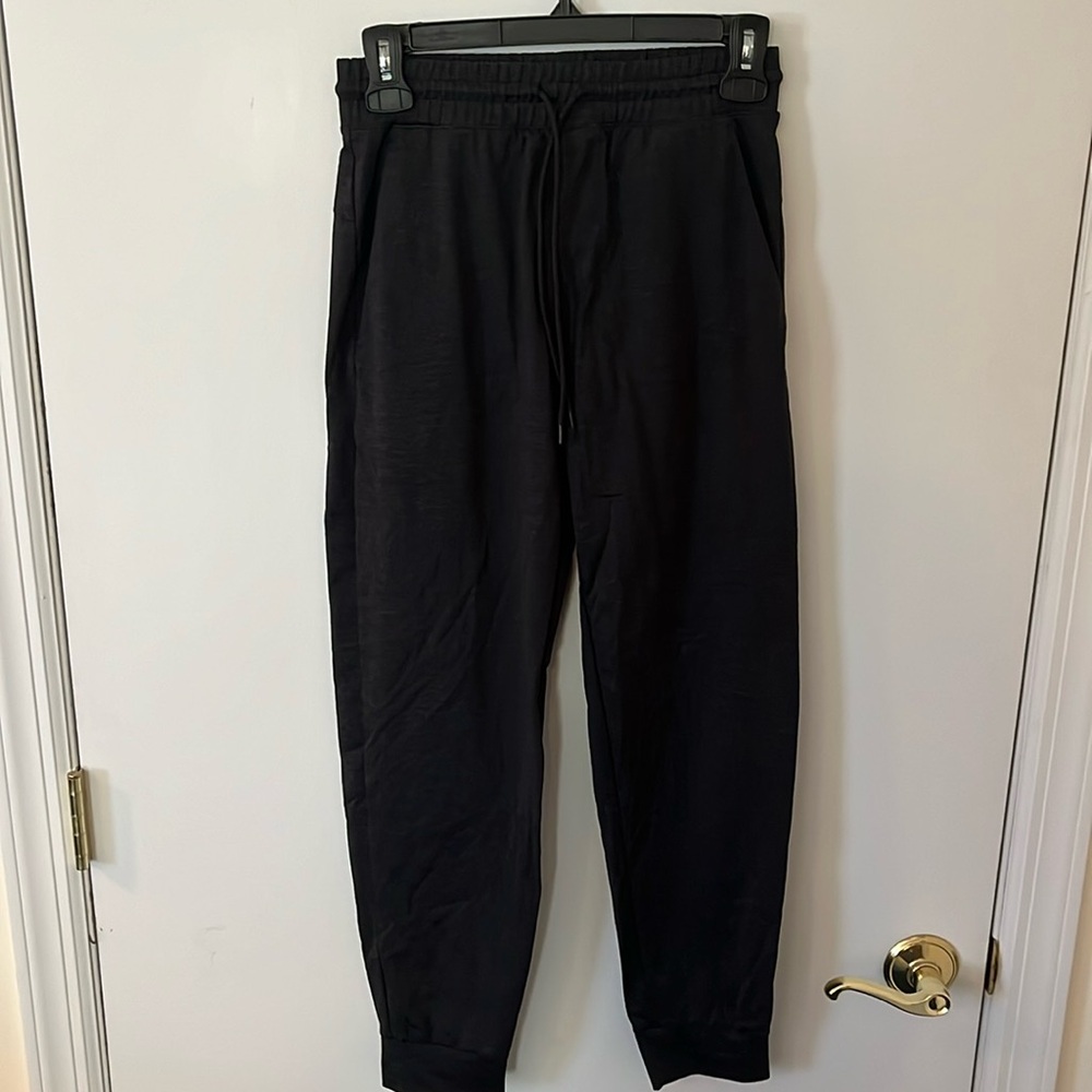 Uniqlo Men’s XS black joggers